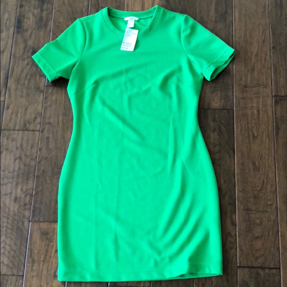 NWT Green, Stretchy, Short-Sleeved Dress